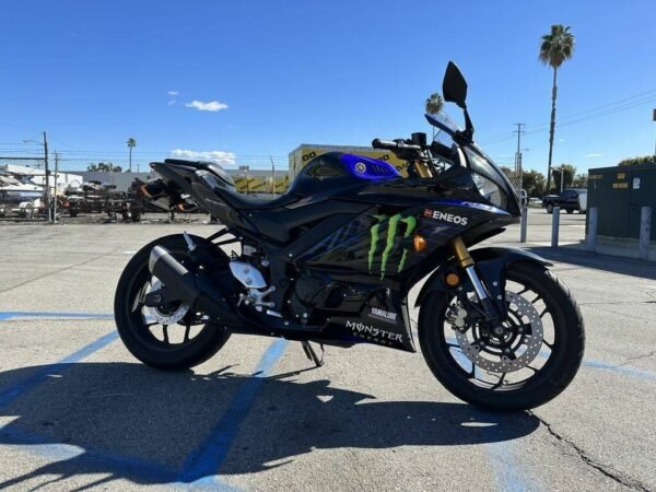 2021 Yamaha YZF-R3 Monster Energy Yamaha MotoGP Edition 