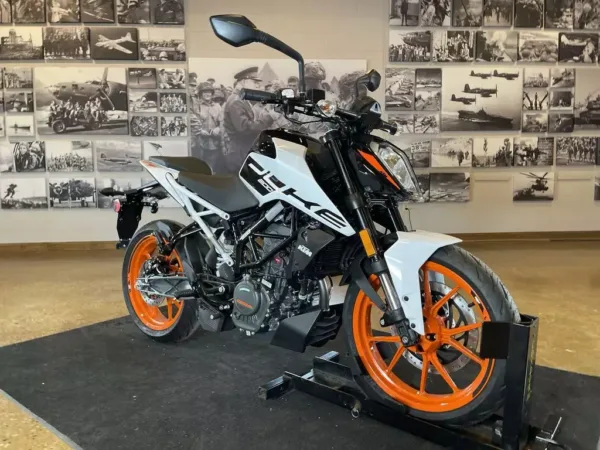 2022 KTM 200 Duke – Strickland Golf Carts